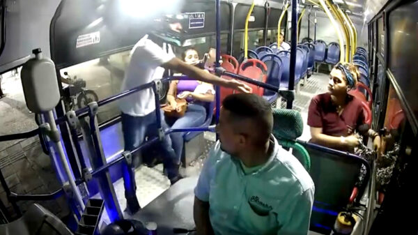 In Colombia heb je 2 mobiele telefoons: 1 voor de overvaller en 1 voor jezelf