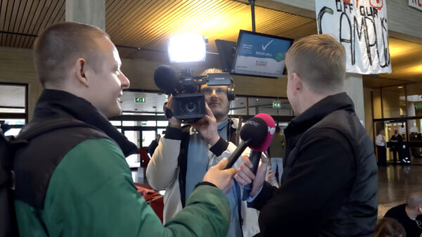 Verslaggever Powned staat met mond vol tanden na kritische vragen: "Nep Dennis valt stil"