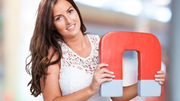 Een metaalsplinter uit je been halen gaat prima met een magneet