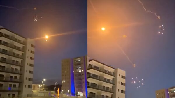 Nachtelijke beelden van het luchtverdedigingssysteem "Iron Dome" in Israël