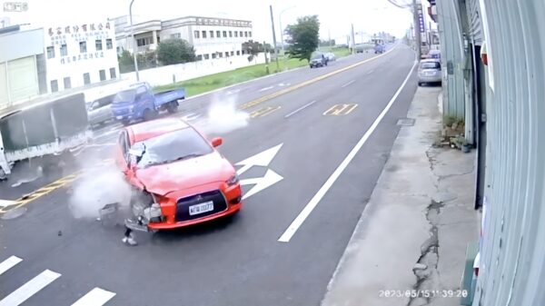 Dronken automobilist laat een spoor van ravage achter in Taiwan