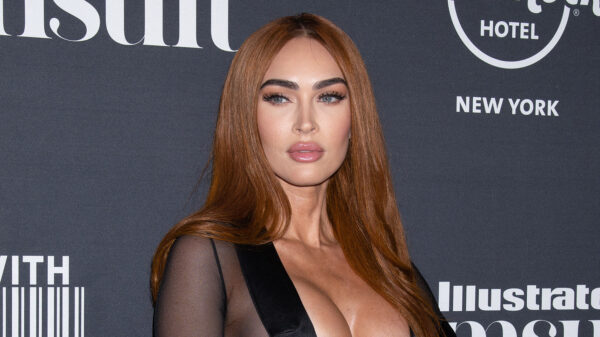 Megan Fox domineerde de rode loper bij de Sports Illustrated: Swimsuit release party