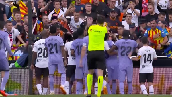 Justin Kluivert biedt excuses aan voor racistische spreekkoren: "Niets met voetbal te maken"