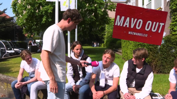 Gooise kakkers willen niet langer op school zitten met VMBO-leerlingen en voeren actie