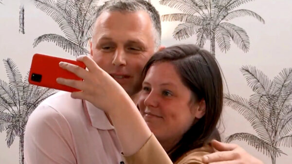 LLDL: de selfie van Jurgen en Susanne mondt uit in een ongemakkelijke zoenpartij