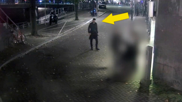 Opsporing verzocht: man in Amsterdam neergestoken omdat hij iemand een sigaret weigert