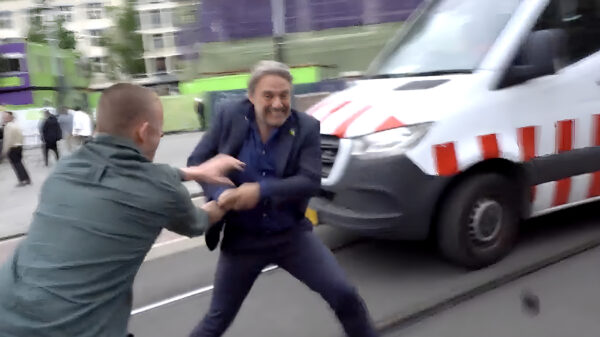 Yoeri Albrecht (directeur De Balie) belaagt journalist, biedt excuses aan