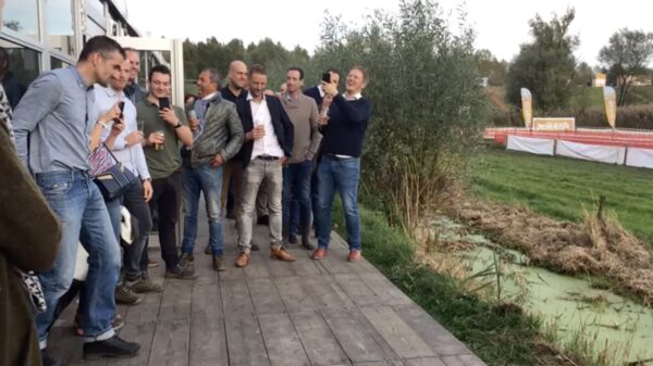 "Wedden dat ik over die sloot kan springen!"