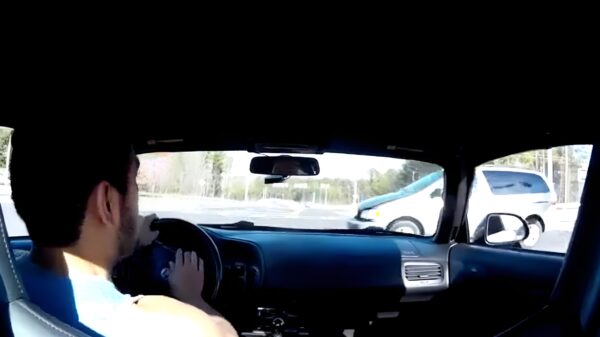 Dit is de reden waarom je niet door rood rijdt op een kruispunt