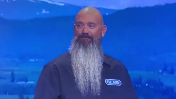 Vrolijke baardmans is nét iets te eerlijk bij Wheel of Fortune