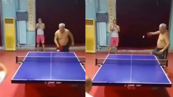 Een potje tafeltennis tegen deze opa heb je nog niet zo snel gewonnen