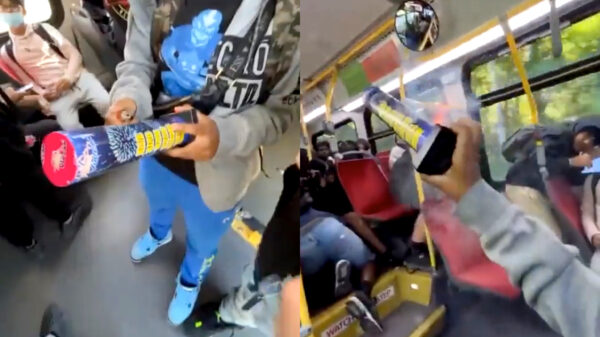 Idioot in Canada steekt een Romeinse Kaars in een trein af