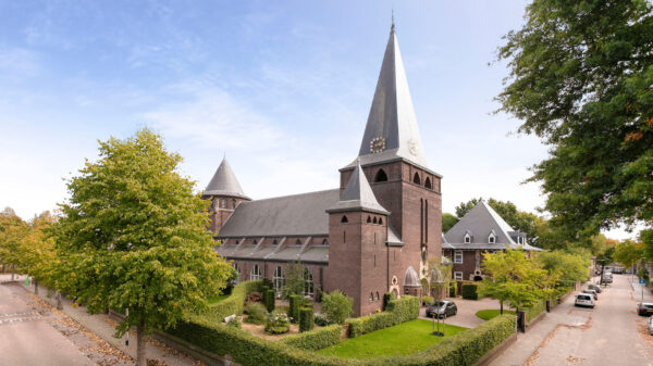 Voor slechts €940.000 kun jij in een supervet verbouwde kerk wonen