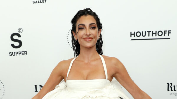 Anna Nooshin ging een avondje uit en trok een kabouterjurk aan