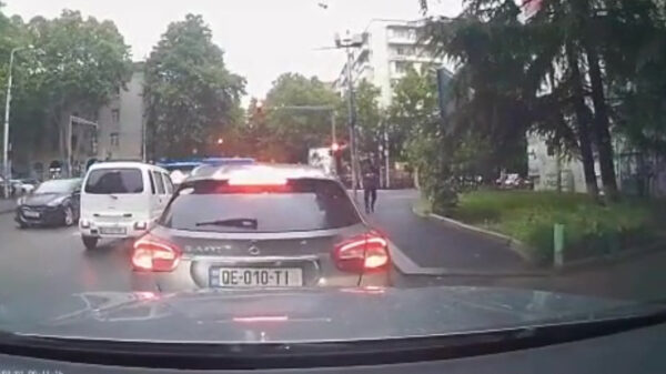 De perfecte lifehack voor als je te donkere achterruiten hebt