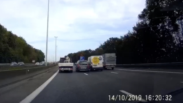 Belgische verkeershufters halen gebroederlijk in op de E19 richting Antwerpen