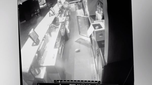 Paranormal Activity: spook gooit met bierblikjes en flessen in bezeten nachtclub