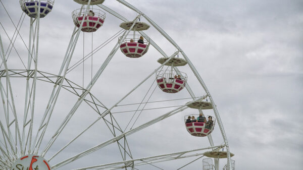 Dit is de reden waarom een reuzenrad dichtgaat bij harde wind