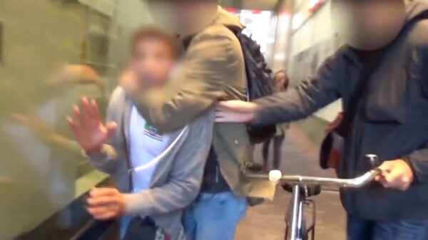 3 ordinaire zakkenrollers worden vakkundig opgespoord en opgepakt