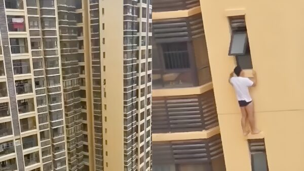 Man zet z'n eigen leven op het spel nadat hij wordt betrapt