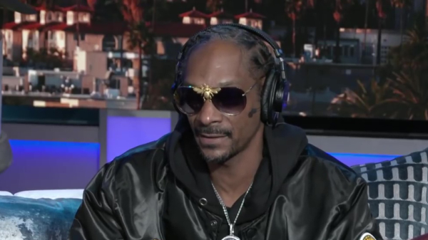 Snoop heeft een professioneel jointjesdraaier in dienst