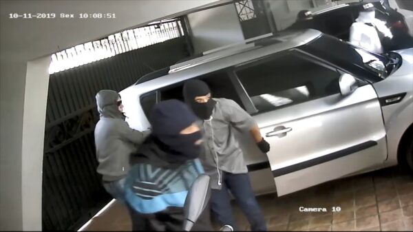 Inbrekers hebben snel spijt als ze een huis in Brazilië proberen te plunderen