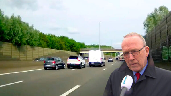 Gelukt: haastige Belg vindt minuscuul gaatje om toch nog in te halen