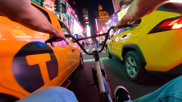 BMX-klootzakjes maken de straten in New York onveilig met hun idiote gedrag
