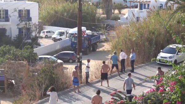 Onder het bloed zittende Nieuw-Zeelander valt willekeurige mensen op straat aan