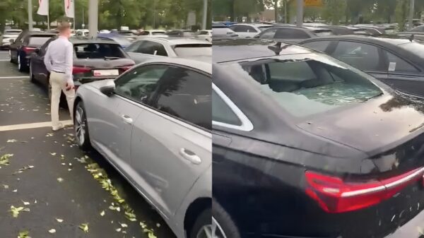 Duitse Audi-dealer inspecteert de enorme schade na een flinke hagelbui