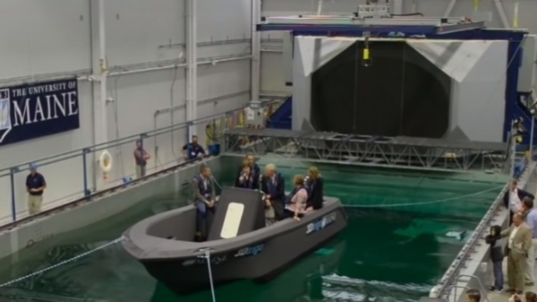 Universiteit van Maine print een 2200 kilo wegende boot met een 3D-printer