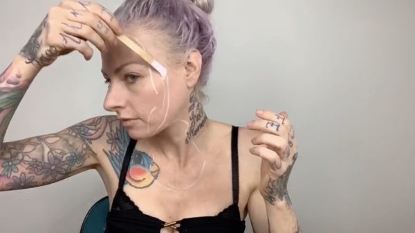 Dankzij deze makeup-tutorial laat je met Halloween iedereen in de broek poepen