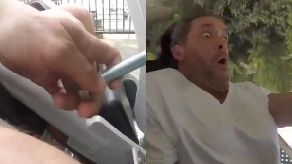 Hey, er viel net een enorme schroef uit je achtbaanstoeltje