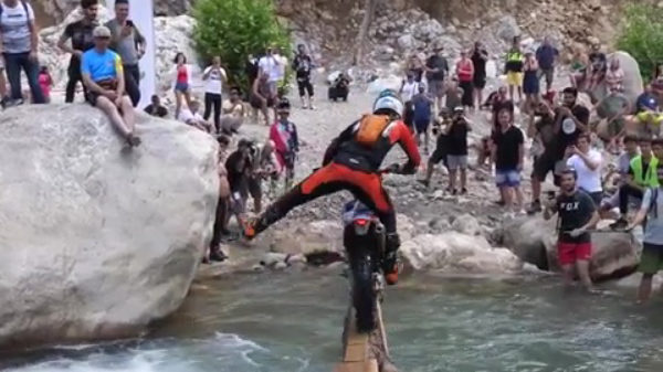 De balk kende weer een heleboel slachtoffers op crossmotoren