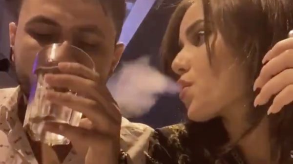 Altijd irritant als iemand rook in je gezicht blaast