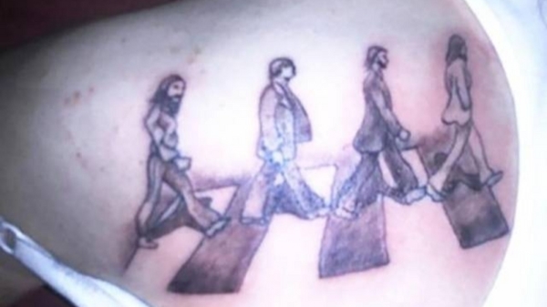 Een verschrikkelijke bende fail-tattoos waar niemand blij van wordt