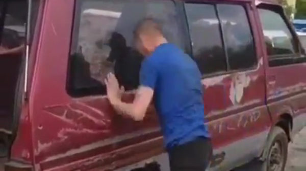 Je hoofd is niet het meest geschikte gereedschap om een auto te slopen