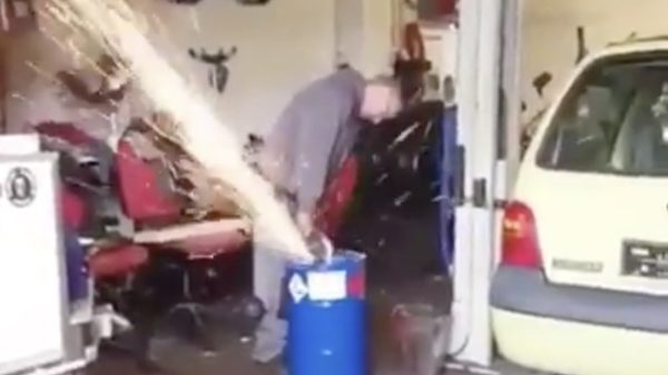 Note to self: ga met je slijptol nooit te enthousiast in een ton zagen