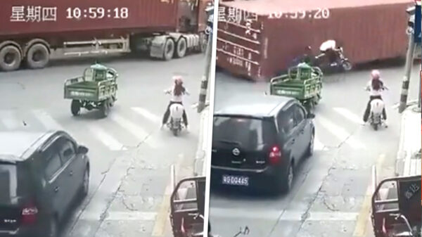 Brommerbink in China wordt op een haar na geplet door een vallende container