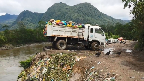 Wij maar recycelen: afval wordt rustig in de Amazone gedumpt