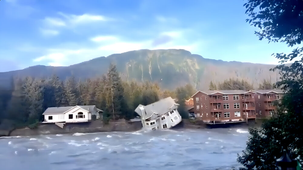 Huis valt in kolkende rivier na gletsjeroverstroming in Alaska