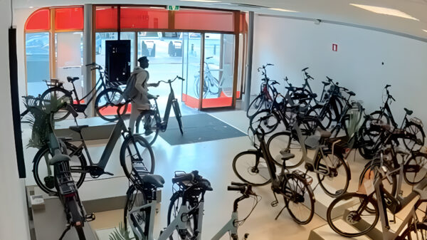 Busted: man steelt fiets van € 3200 uit nieuwe fietsenwinkel in Drachten
