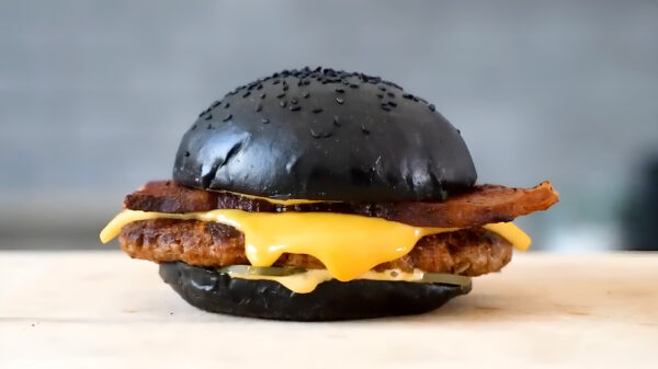 Chefkok Joshua Weissman maakt de pittigste hamburger ooit: 9 miljoen Scoville