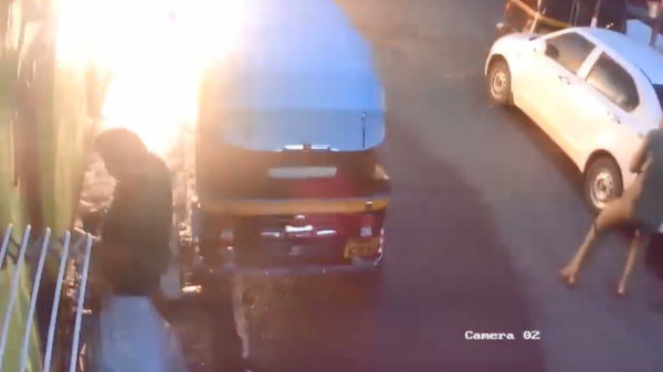 Indiase gast vliegt dankzij openliggende stroomkabel spontaan in de fik