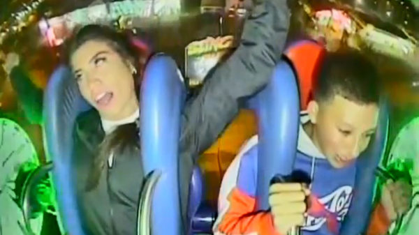 Hyperactief hittepetitje maakt in de slingshot allerlei rare gezichten