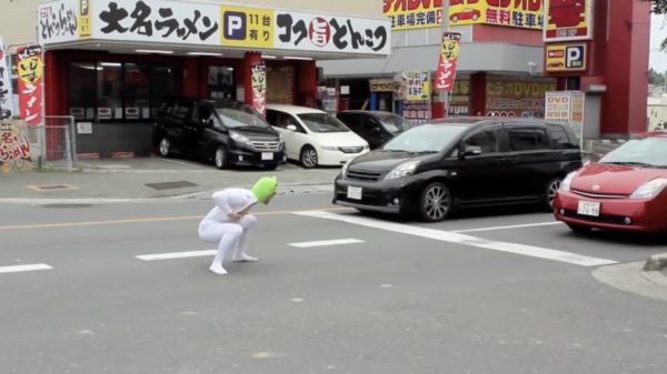 Gekke verkeersregelaar gaat compleet uit z'n stekker