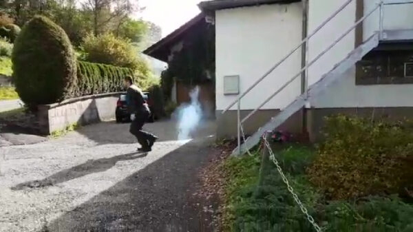 Duitse knakker krijgt een knallende verrassing in zijn brievenbus