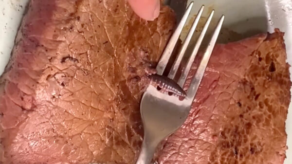Man vindt een extra stukje vlees in zijn vers gebakken biefstuk