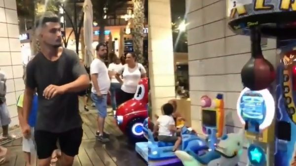 Jean-Claude Van Gadverdamme showt even hoe je een boksbal trapt