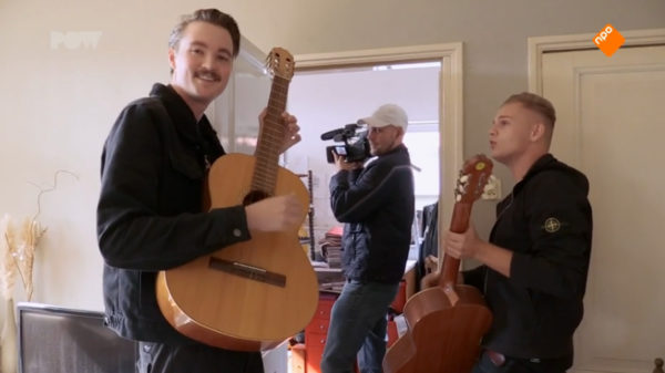 Malafide tapijtreiniger krijgt Bram en Dennis op zijn dak en probeert daarna hit 'n' run